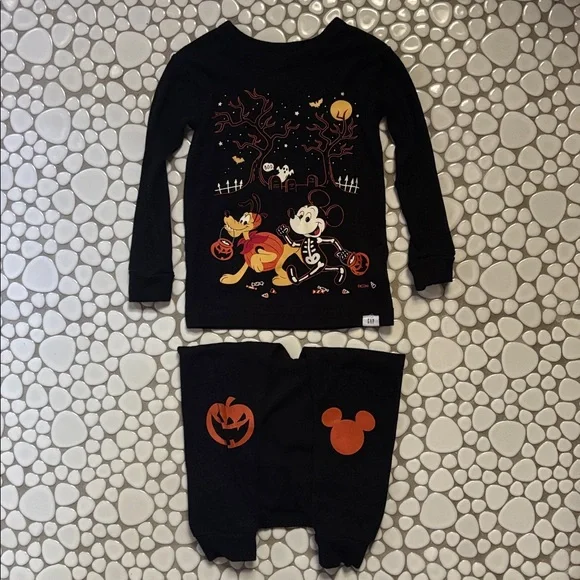 GAP x Disney Mickey & Pluto Trick or Treat Halloween Pajama Set Sz 2T - Picture 7 of 8